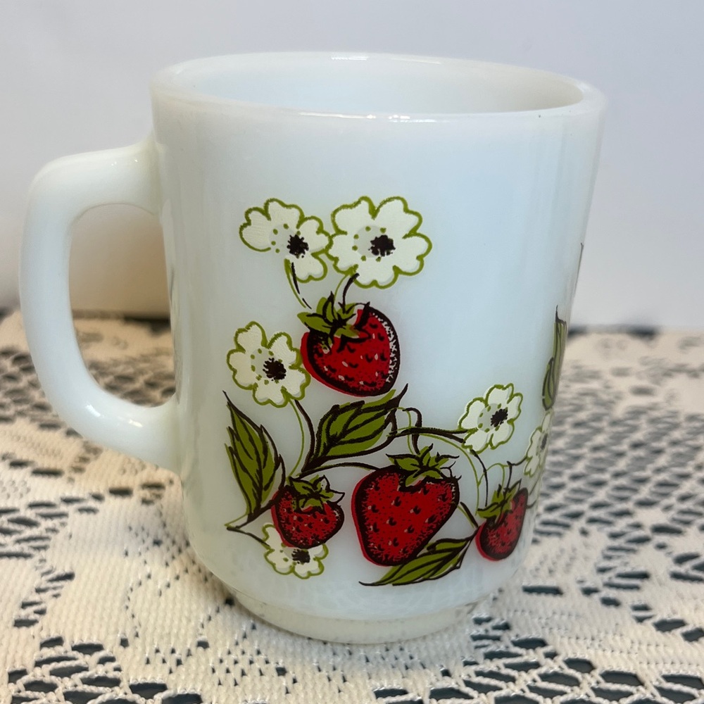 Strawberry Breakfast Anchor Hocking Strawberries Mug and OMC Strawberry Juice - Picture 3 of 14